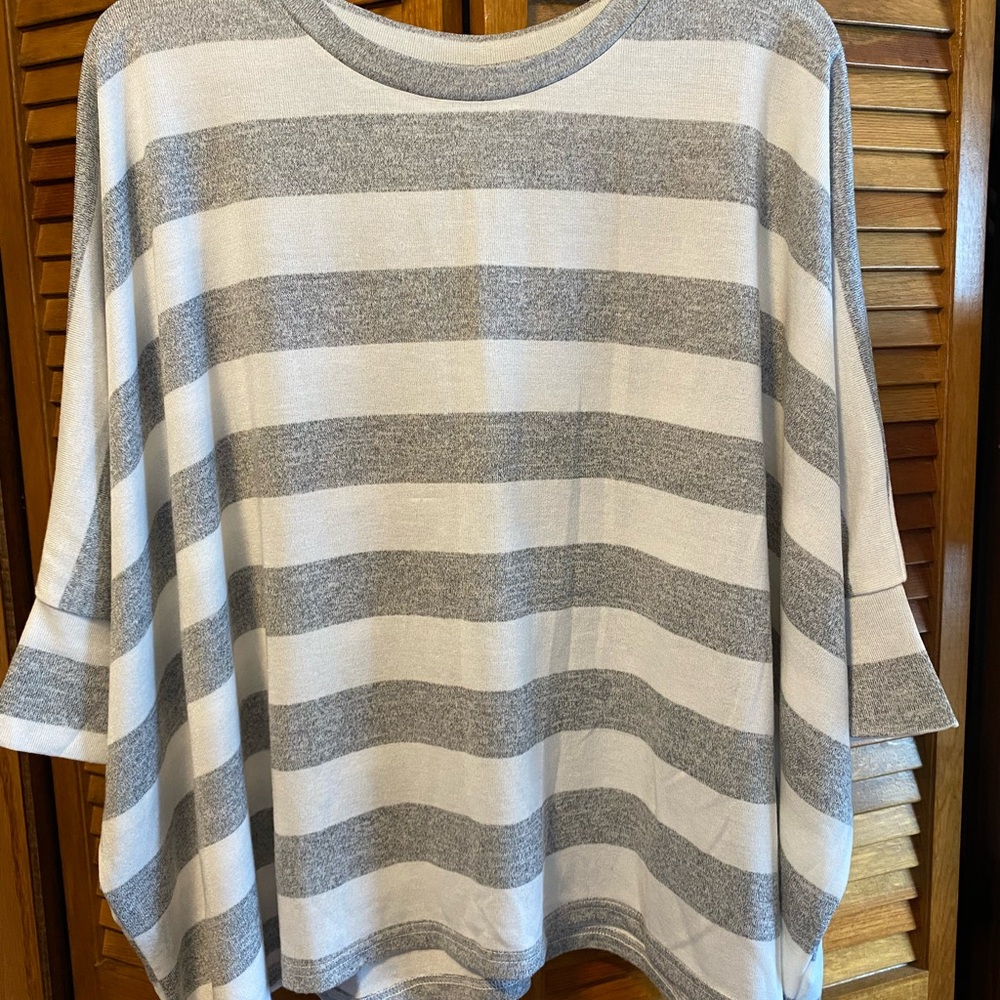 Pink Lily white / gray striped top